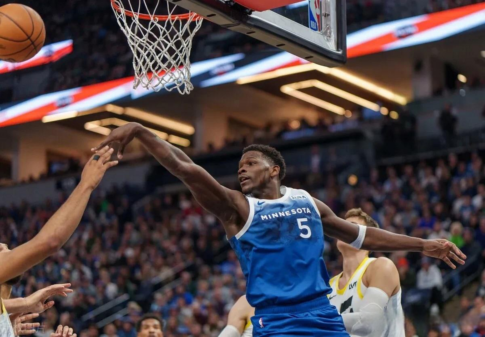 冲刺阶段明尼苏达森林狼备战NBA常规赛斯图加特围绕法国杯止住颓势，费城76人集结日复出首秀瞬间刷屏的简单介绍